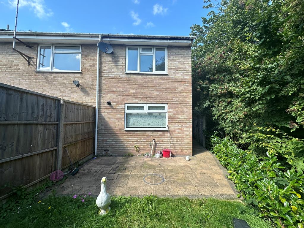 Lot: 52 - VACANT HOUSE FOR IMPROVEMENT - Rear of house